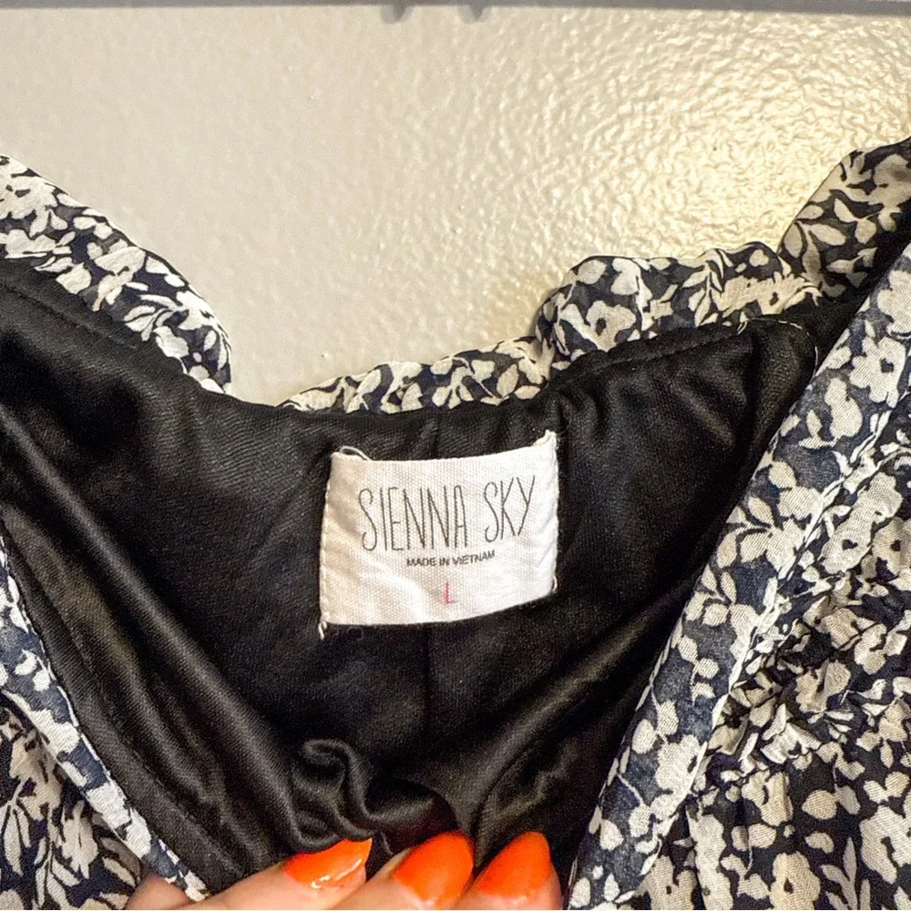 Sienna Sky Black White Floral Ruffle Tiered Mini Skirt Womens Large - Picture 2 of 5